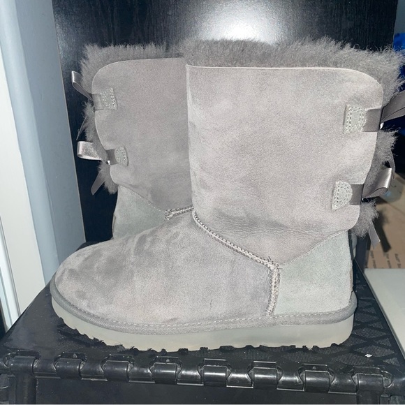 *SOLD* Ugg Bailey Bow Gray Boot Size 8 grey - Picture 2 of 8